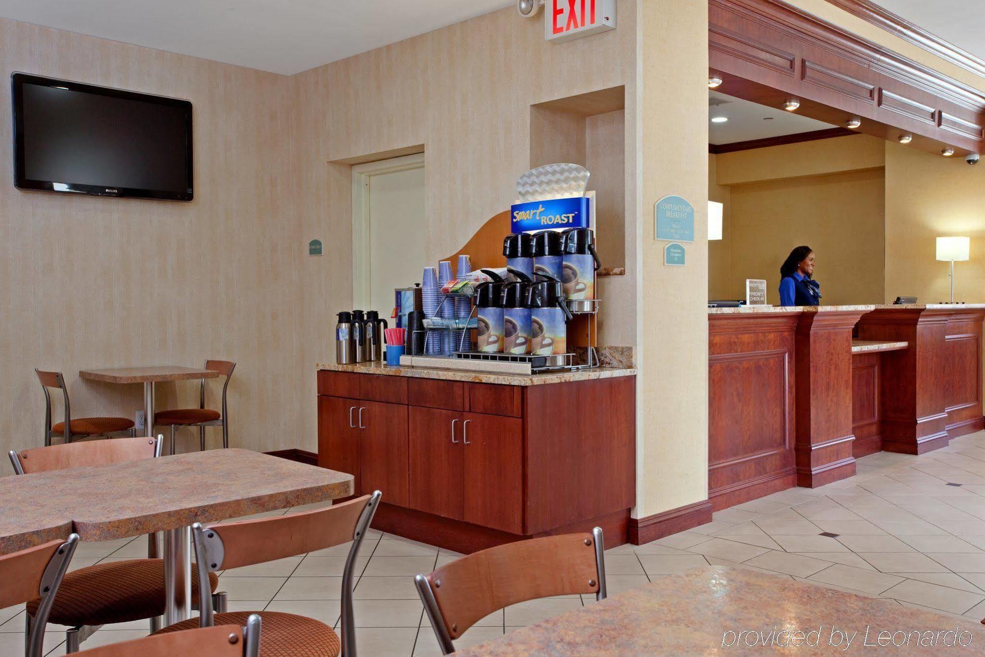 Holiday Inn Express Laguardia Airport, An Ihg Hotel New York Restaurant photo