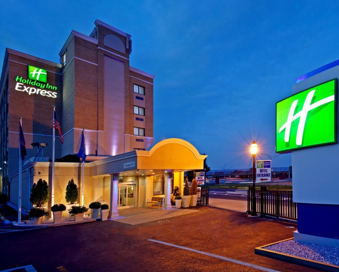 Holiday Inn Express Laguardia Airport, An Ihg Hotel New York Exterior photo